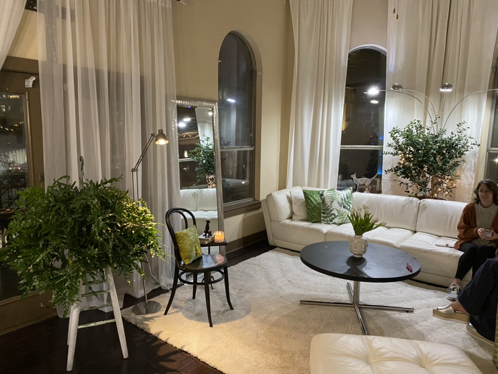 Corridor or entryway moment with a well-placed accent piece